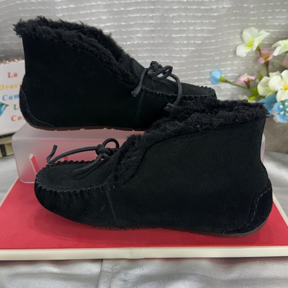 (K1) UGG ALENA Children's Moccasin Black Suede Slippers Youth Size 2 - Picture 3 of 11